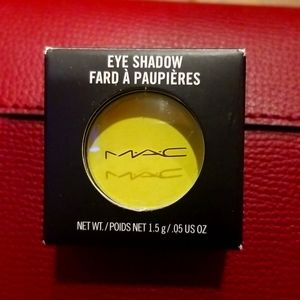 MAC Cosmetics eyeshadow Shock Factor Matte